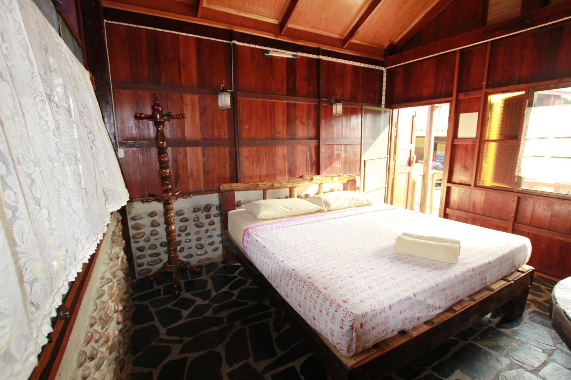 J&J Guesthouse Sukhothai Pokoj fotografie